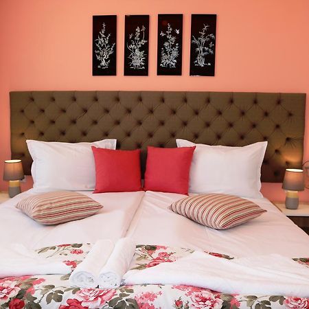 Sea Port Celebrity Apartment - Lets4Holiday Varna Exteriör bild