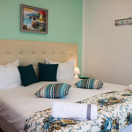 Sea Port Celebrity Apartment - Lets4Holiday Varna Exteriör bild