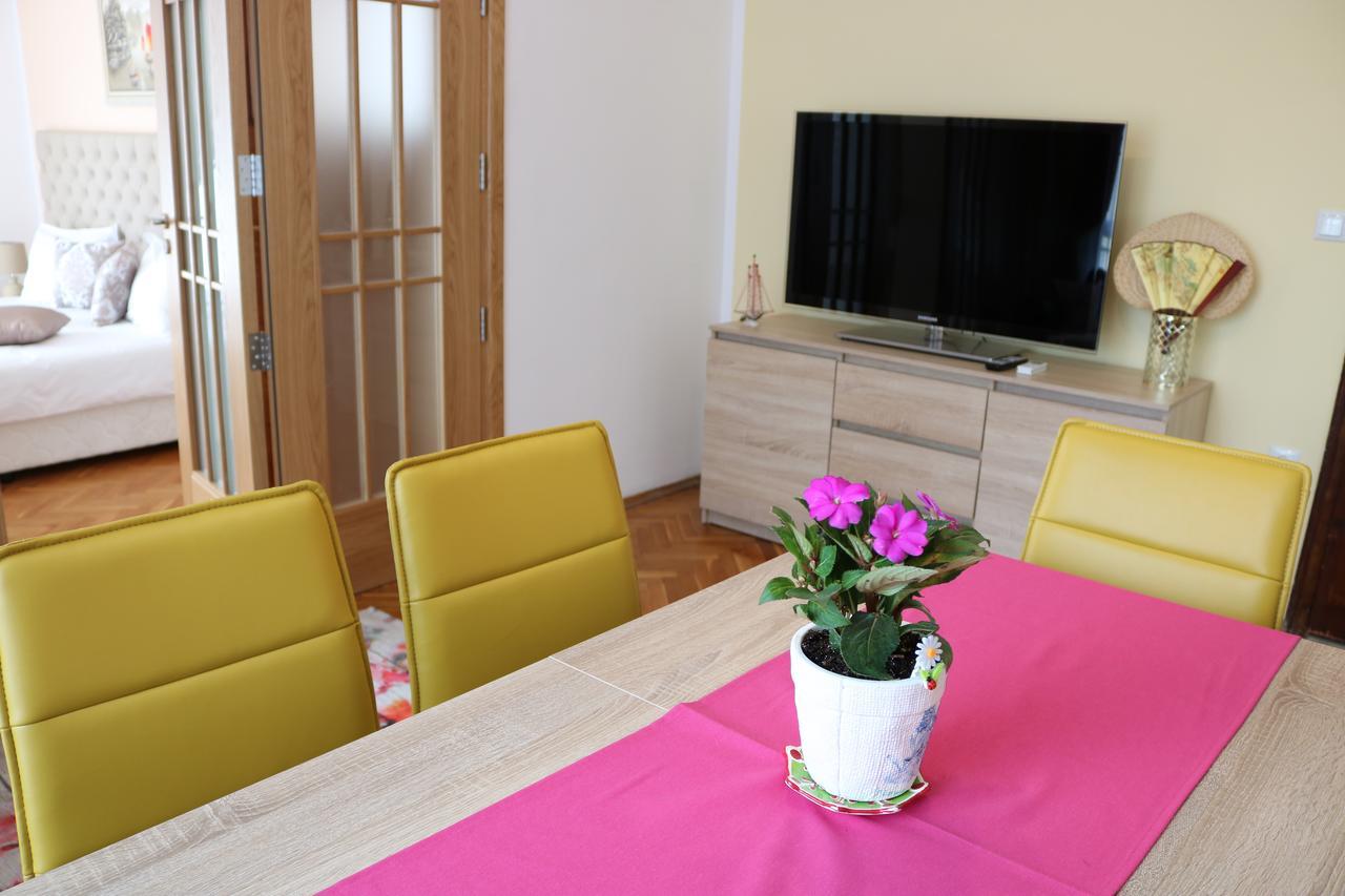 Sea Port Celebrity Apartment - Lets4Holiday Varna Exteriör bild
