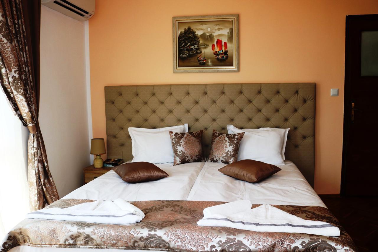 Sea Port Celebrity Apartment - Lets4Holiday Varna Exteriör bild