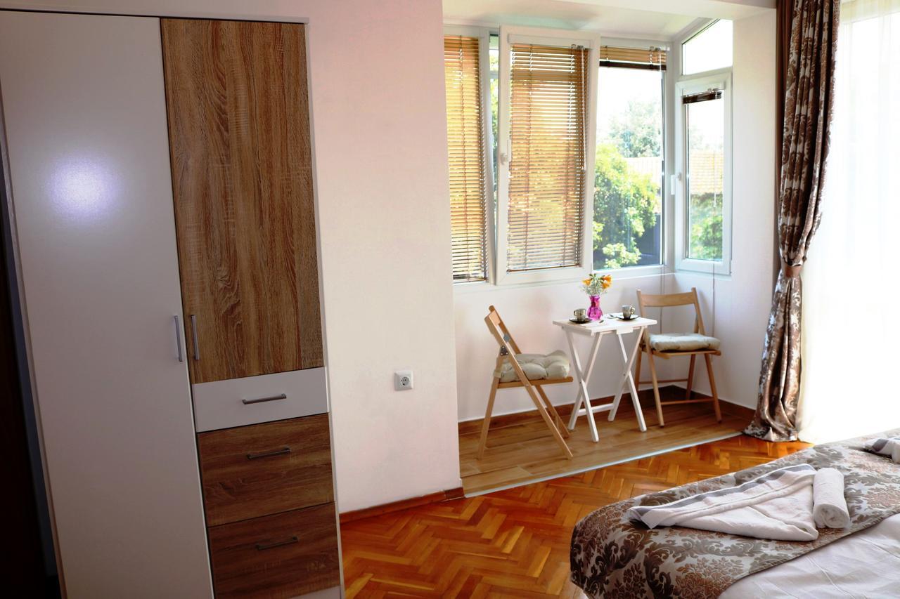 Sea Port Celebrity Apartment - Lets4Holiday Varna Exteriör bild