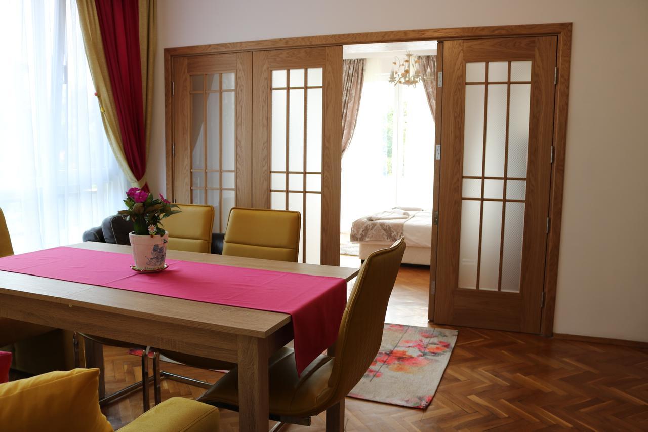 Sea Port Celebrity Apartment - Lets4Holiday Varna Exteriör bild
