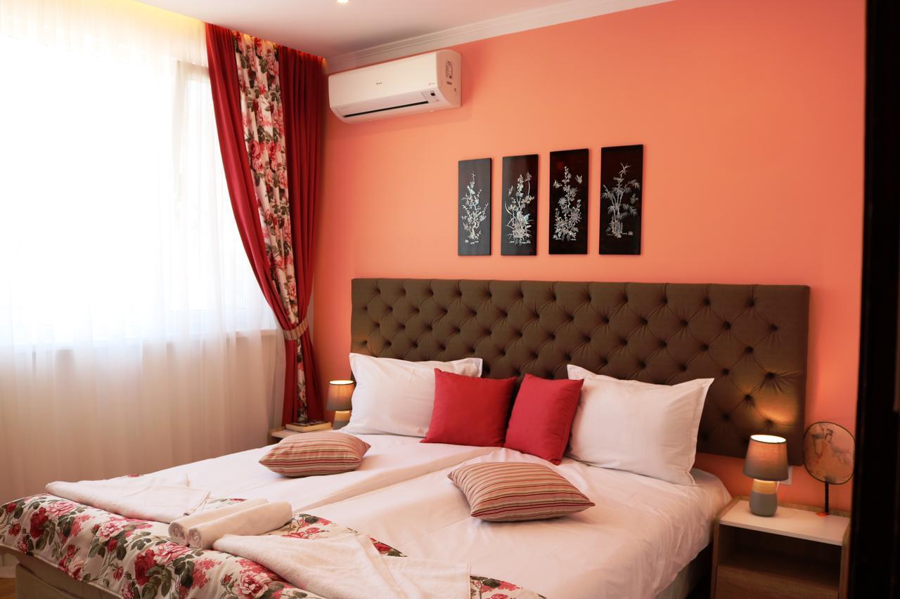 Sea Port Celebrity Apartment - Lets4Holiday Varna Exteriör bild