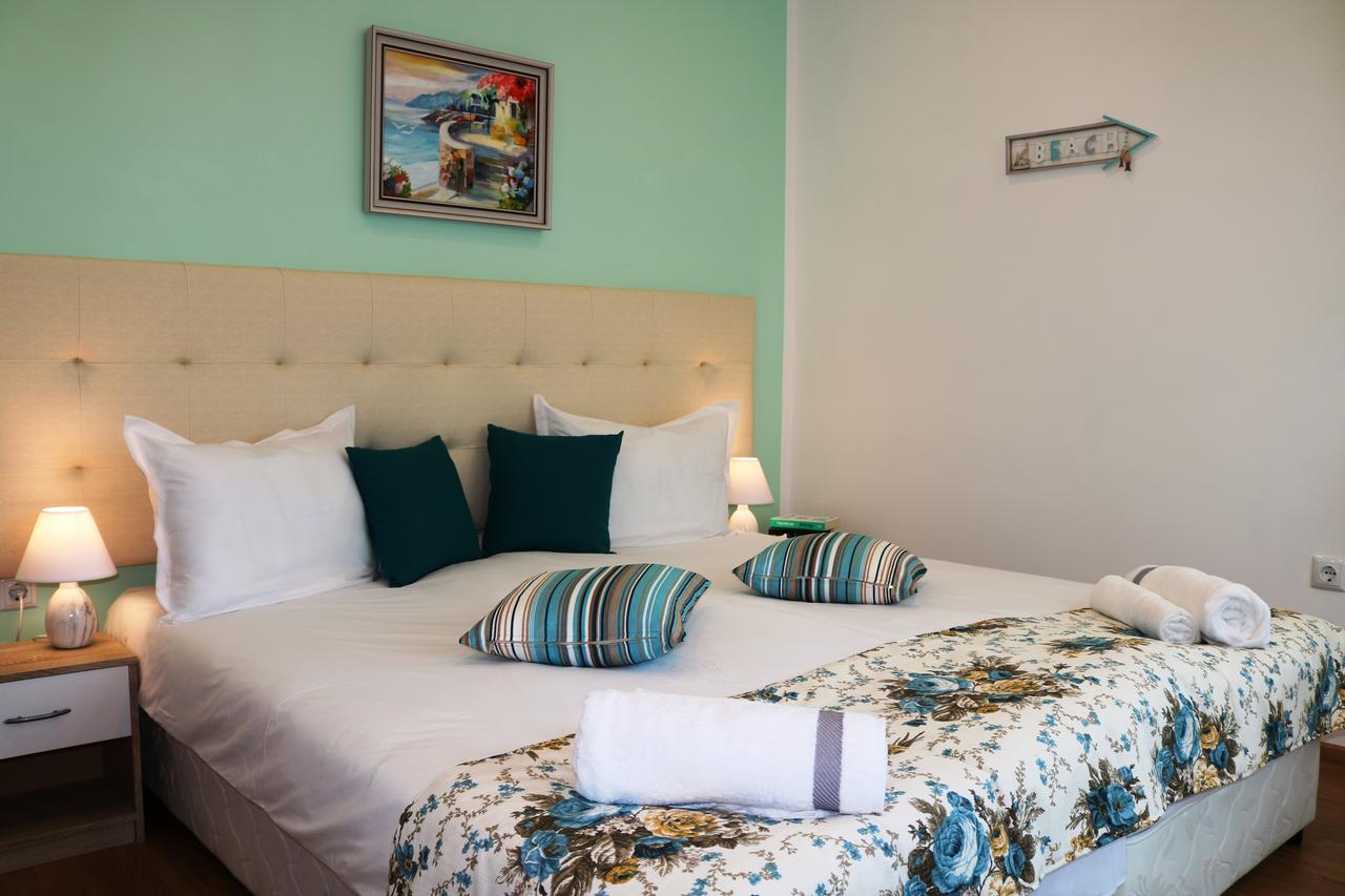 Sea Port Celebrity Apartment - Lets4Holiday Varna Exteriör bild
