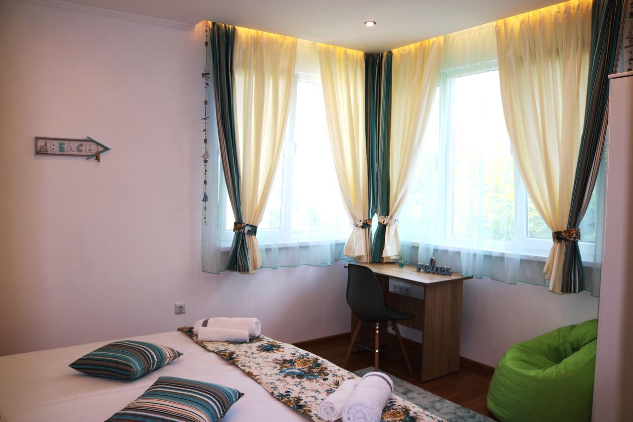 Sea Port Celebrity Apartment - Lets4Holiday Varna Exteriör bild