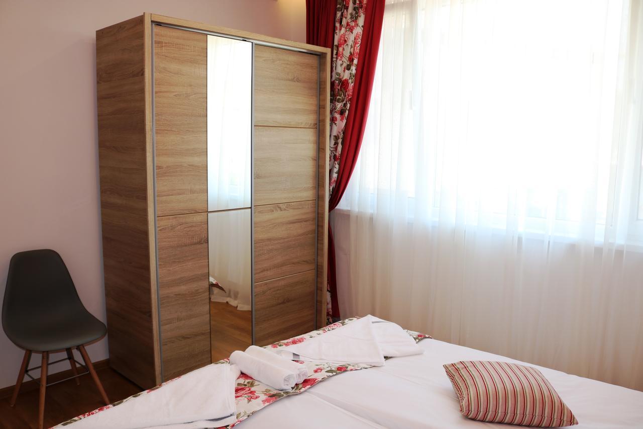 Sea Port Celebrity Apartment - Lets4Holiday Varna Exteriör bild