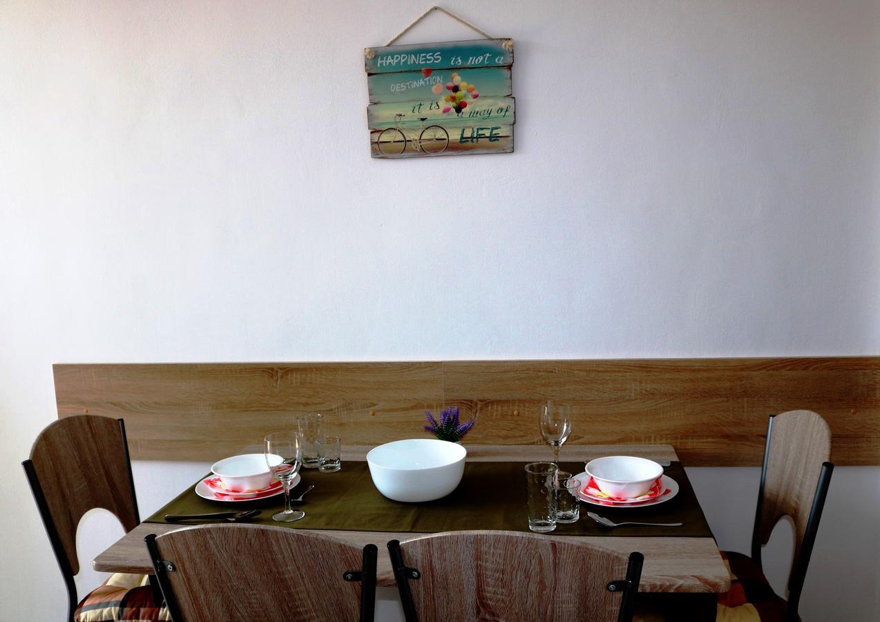 Sea Port Celebrity Apartment - Lets4Holiday Varna Exteriör bild