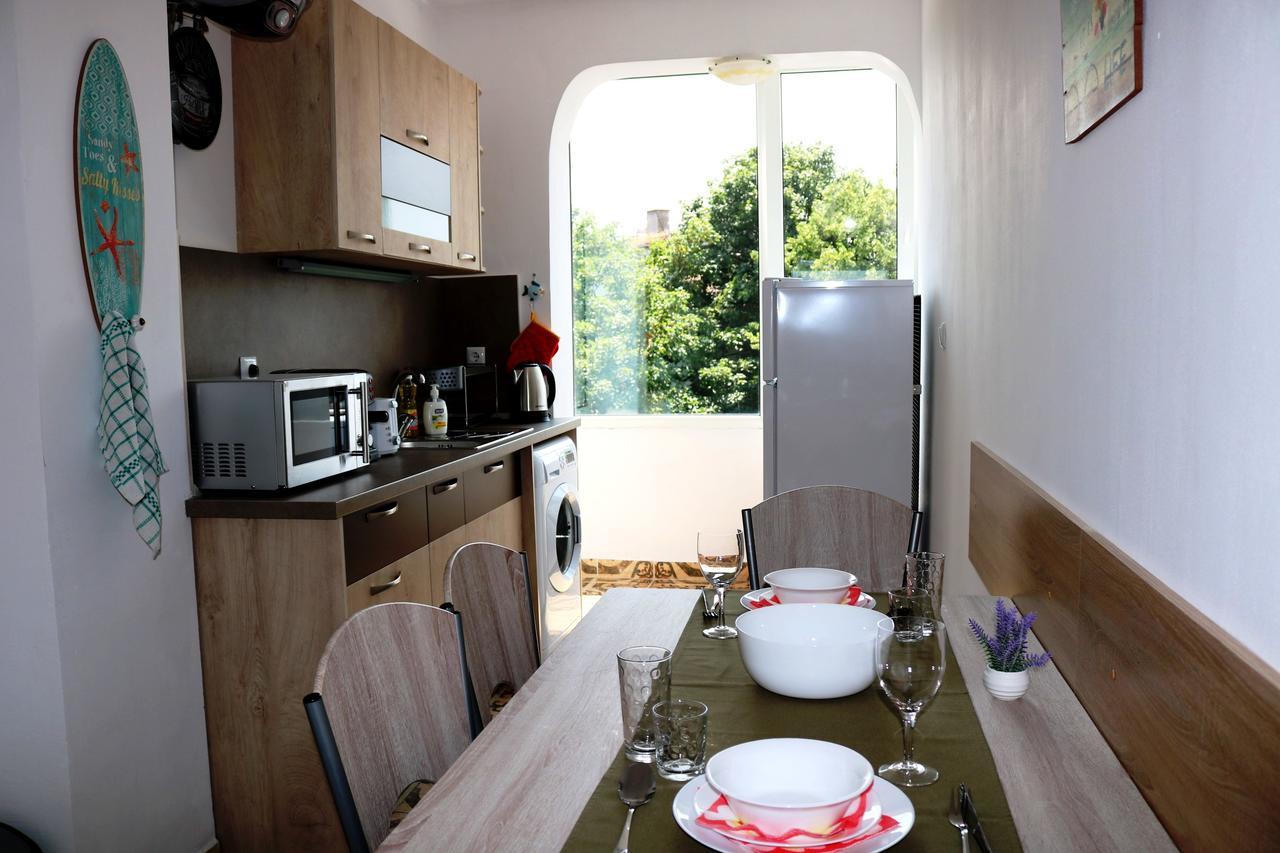 Sea Port Celebrity Apartment - Lets4Holiday Varna Exteriör bild